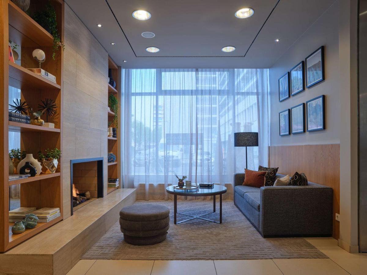 Adina Apartment Hotel Berlin Checkpoint Charlie Berlim Exterior foto