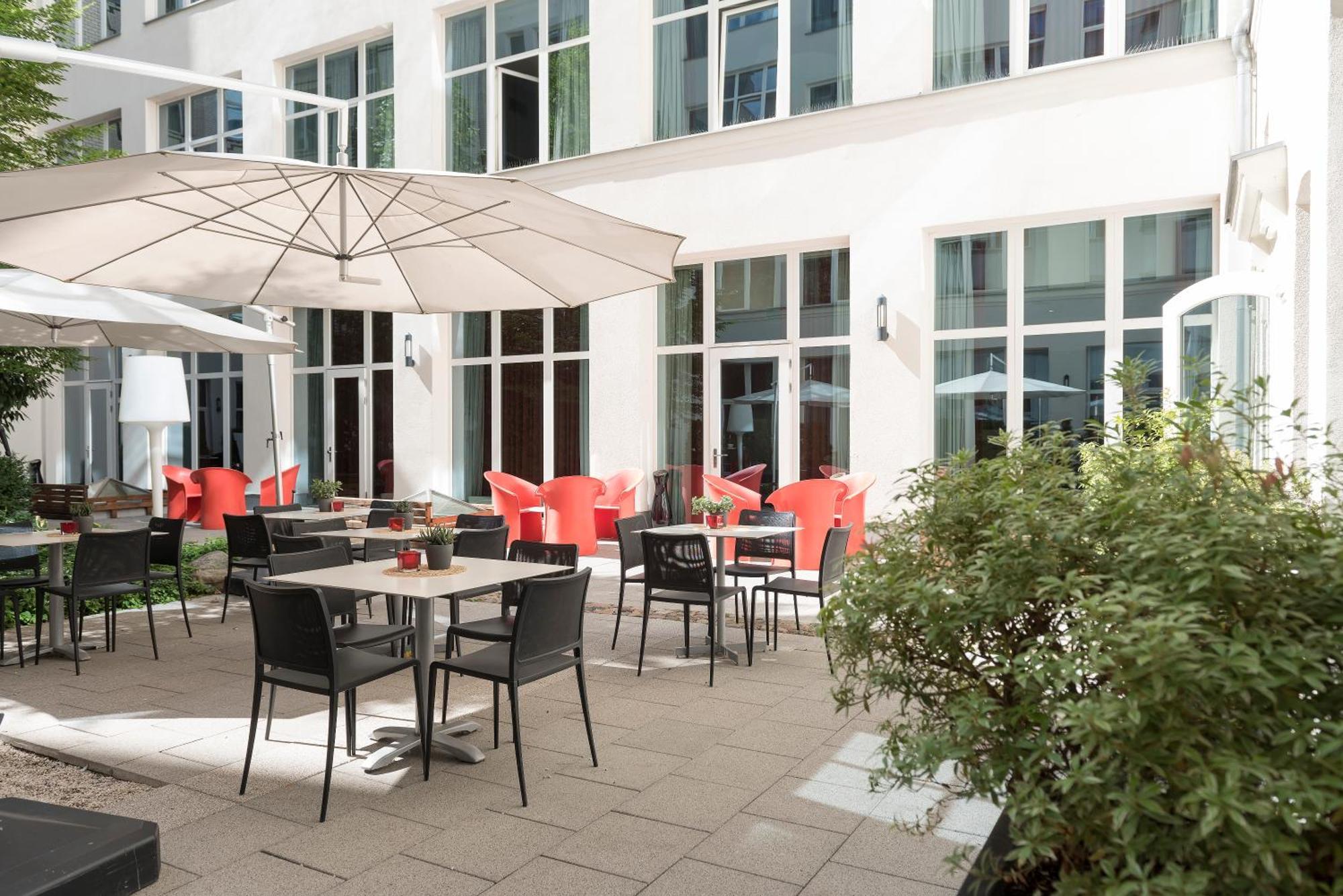 Adina Apartment Hotel Berlin Checkpoint Charlie Berlim Exterior foto