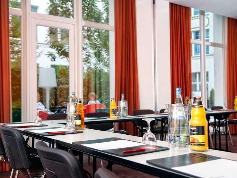 Adina Apartment Hotel Berlin Checkpoint Charlie Berlim Exterior foto